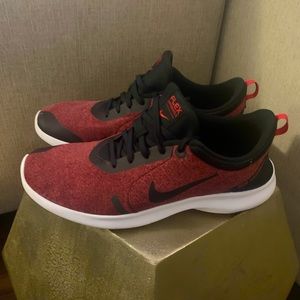 NIKE - FLEX EXPERIENCE 8 TRAINING